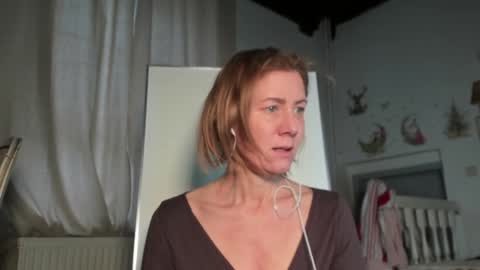 Snapshot of lola_belgium chatting on January 26, 1:36 pm lola_belgium online show from January 26, 1:36 pm