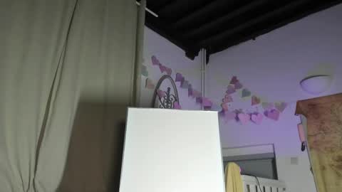 Snapshot of lola_belgium chatting on March 6, 6:48 pm lola_belgium online show from March 6, 6:48 pm