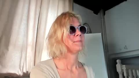 Snapshot of lola_belgium chatting on September 17, 11:46 am lola_belgium online show from September 17, 11:46 am