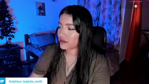 lolaasmith_21 online show from December 25, 10:16 pm