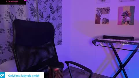 lolaasmith_21 online show from March 6, 12:10 am