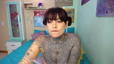 Lola online show from December 6, 7:50 pm