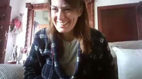 Snapshot of lolahueso chatting on March 1, 9:40 am LOLA HUESO y ERIC online show from March 1, 9:40 am