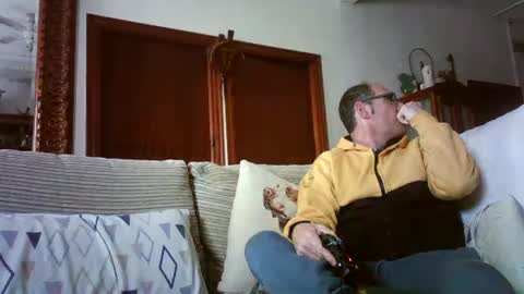 Snapshot of lolahueso chatting on March 7, 4:44 pm LOLA HUESO y ERIC online show from March 7, 4:44 pm