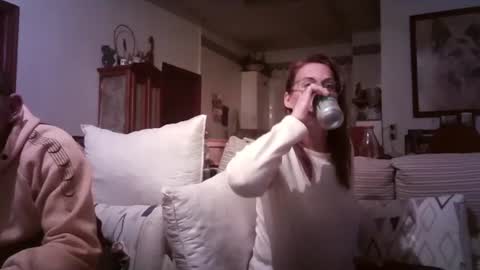 Snapshot of lolahueso chatting on February 24, 6:58 pm LOLA HUESO y ERIC online show from February 24, 6:58 pm