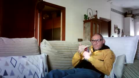 Snapshot of lolahueso chatting on February 17, 3:33 pm LOLA HUESO y ERIC online show from February 17, 3:33 pm