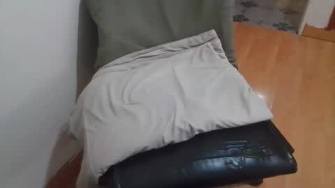 Snapshot of lolo200490 chatting on January 11, 9:57 pm siamo90 online show from January 11, 9:57 pm
