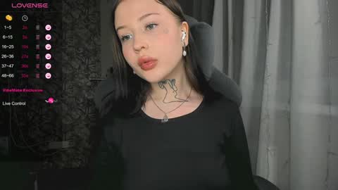 Snapshot of lonalye chatting on December 22, 6:26 pm lona online show from December 22, 6:26 pm