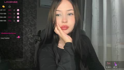 Snapshot of lonalye chatting on December 5, 7:00 pm lona online show from December 5, 7:00 pm