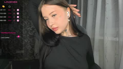 Snapshot of lonalye chatting on December 23, 3:00 pm lona online show from December 23, 3:00 pm
