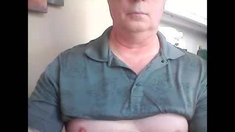 Snapshot of look823 chatting on September 11, 1:45 pm look823 online show from September 11, 1:45 pm