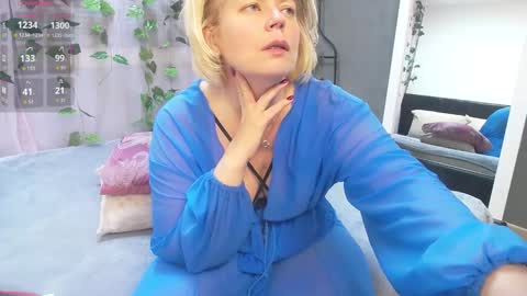Snapshot of lorabigass chatting on September 12, 9:44 am Lora online show from September 12, 9:44 am