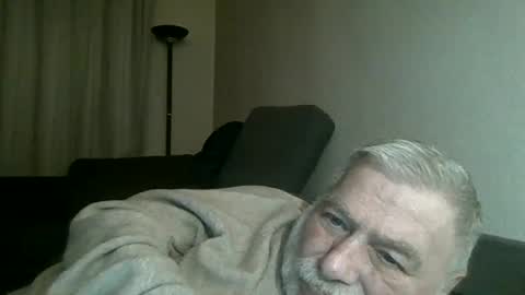 louis_chokdee online show from December 6, 6:00 pm