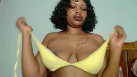 Snapshot of love_niah chatting on September 20, 12:02 am Niah online show from September 20, 12:02 am