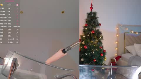 Snapshot of lovebabyblush chatting on December 20, 12:05 pm Shynie online show from December 20, 12:05 pm