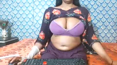 Snapshot of lovefunnitya chatting on September 18, 1:09 am Divya online show from September 18, 1:09 am