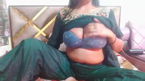 Snapshot of lovefunnitya chatting on February 23, 2:46 pm Divya online show from February 23, 2:46 pm
