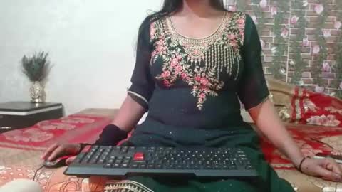 Snapshot of lovefunnitya chatting on February 16, 3:05 pm Divya online show from February 16, 3:05 pm