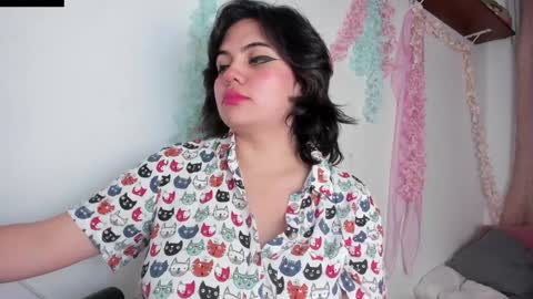 Snapshot of lovely_paris_01 chatting on January 7, 5:22 am Paris Rose online show from January 7, 5:22 am