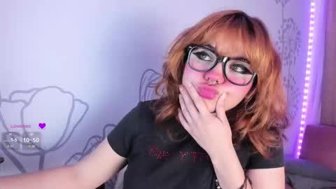 Snapshot of lovely_paris_01 chatting on September 11, 6:36 am Paris Rose online show from September 11, 6:36 am