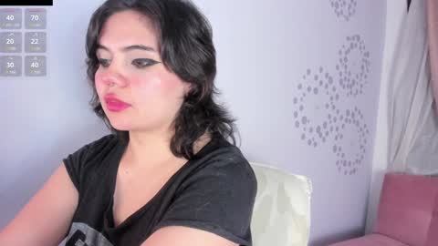 Snapshot of lovely_paris_01 chatting on February 1, 6:32 am Paris Rose online show from February 1, 6:32 am