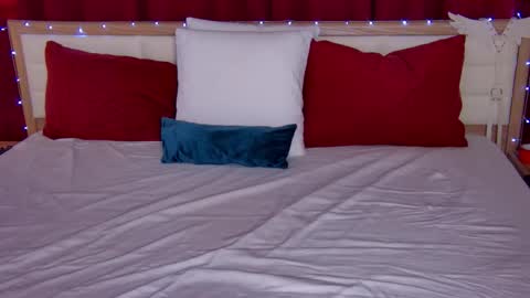 Snapshot of lovelycaroline_ chatting on September 11, 3:30 am Caroline online show from September 11, 3:30 am