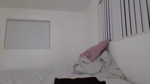 Snapshot of lovelylovelybrooke chatting on February 16, 12:19 am lovelylovelybrooke online show from February 16, 12:19 am