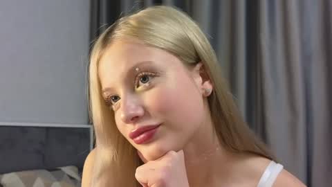 Snapshot of lovendy chatting on January 15, 5:58 pm NTMY IM LANA online show from January 15, 5:58 pm