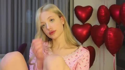 Snapshot of lovendy chatting on February 14, 3:26 pm NTMY IM LANA online show from February 14, 3:26 pm
