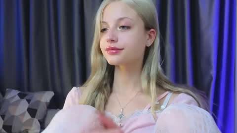 Snapshot of lovendy chatting on February 20, 1:51 pm NTMY IM LANA online show from February 20, 1:51 pm