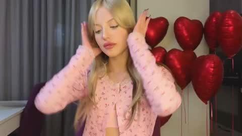 Snapshot of lovendy chatting on February 14, 6:29 pm NTMY IM LANA online show from February 14, 6:29 pm