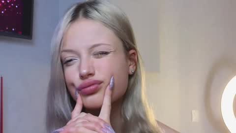 Snapshot of lovendy chatting on January 25, 4:03 pm NTMY IM LANA online show from January 25, 4:03 pm