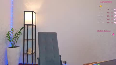 Snapshot of lovlybambi chatting on September 15, 9:44 am Vikkkk online show from September 15, 9:44 am