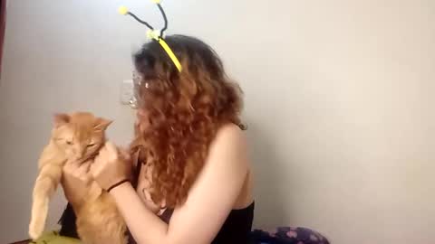 LuanaTheBest online show from September 15, 12:01 am