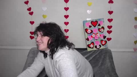 Snapshot of luciami chatting on February 13, 10:11 pm LuciaMi online show from February 13, 10:11 pm