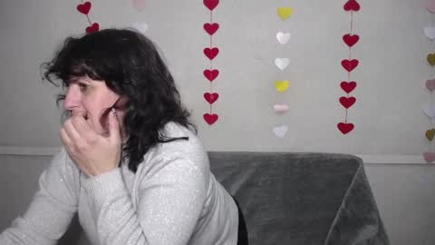 Snapshot of luciami chatting on February 14, 1:13 am LuciaMi online show from February 14, 1:13 am