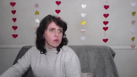 Snapshot of luciami chatting on February 19, 6:43 pm LuciaMi online show from February 19, 6:43 pm