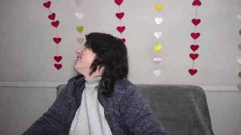 Snapshot of luciami chatting on February 15, 6:02 am LuciaMi online show from February 15, 6:02 am