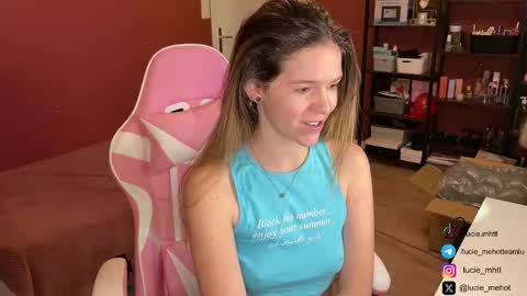 Snapshot of lucie_hot chatting on February 24, 9:10 am Lucie hot follow me on online show from February 24, 9:10 am