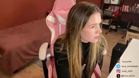 Snapshot of lucie_hot chatting on February 26, 2:05 pm Lucie hot follow me on online show from February 26, 2:05 pm