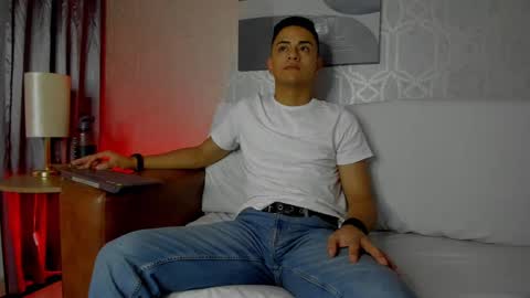 Snapshot of lucii_fer_ chatting on February 25, 11:21 am Leo online show from February 25, 11:21 am
