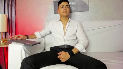 Snapshot of lucii_fer_ chatting on February 6, 11:31 am Leo online show from February 6, 11:31 am