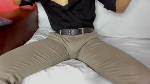 Snapshot of lucii_fer_ chatting on February 26, 11:21 am Leo online show from February 26, 11:21 am