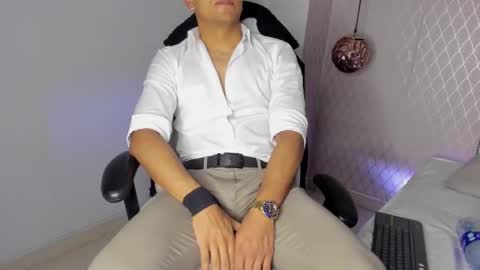 Snapshot of lucii_fer_ chatting on September 10, 2:18 pm Leo online show from September 10, 2:18 pm