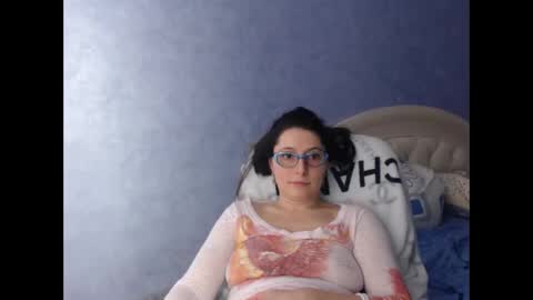 Snapshot of luckylinda23 chatting on February 6, 7:29 pm luckylinda23 online show from February 6, 7:29 pm