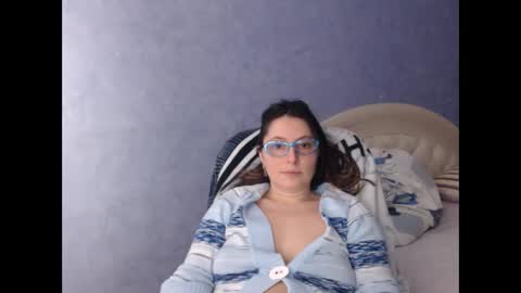 Snapshot of luckylinda23 chatting on February 10, 6:24 pm luckylinda23 online show from February 10, 6:24 pm