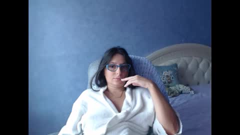 Snapshot of luckylinda23 chatting on September 12, 8:38 am luckylinda23 online show from September 12, 8:38 am