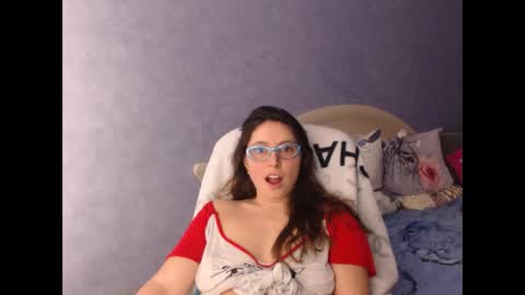 Snapshot of luckylinda23 chatting on February 4, 3:15 pm luckylinda23 online show from February 4, 3:15 pm