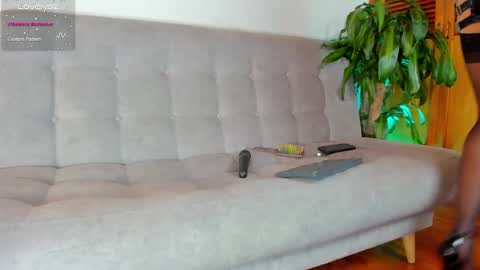 Snapshot of lucy__77 chatting on January 27, 7:13 pm Hello my name is Lucy nice to meet you thumb up is important for me kisses online show from January 27, 7:13 pm
