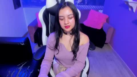 lucy_harris_ online show from February 7, 8:20 pm